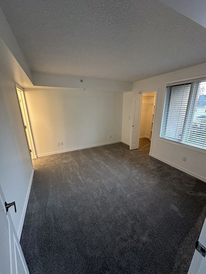 10909 103 Ave Nw - Photo 7 of 16