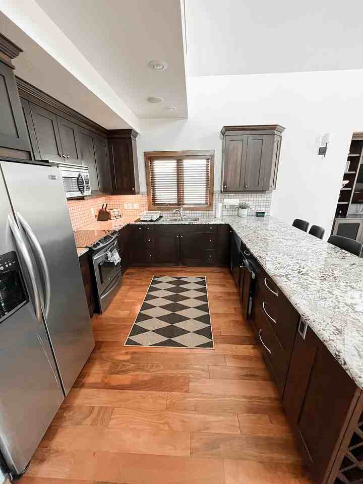 5012 38 St - Photo 4 of 21