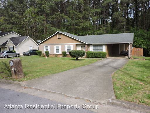 561 Utoy Cir SW - Photo 3 of 18