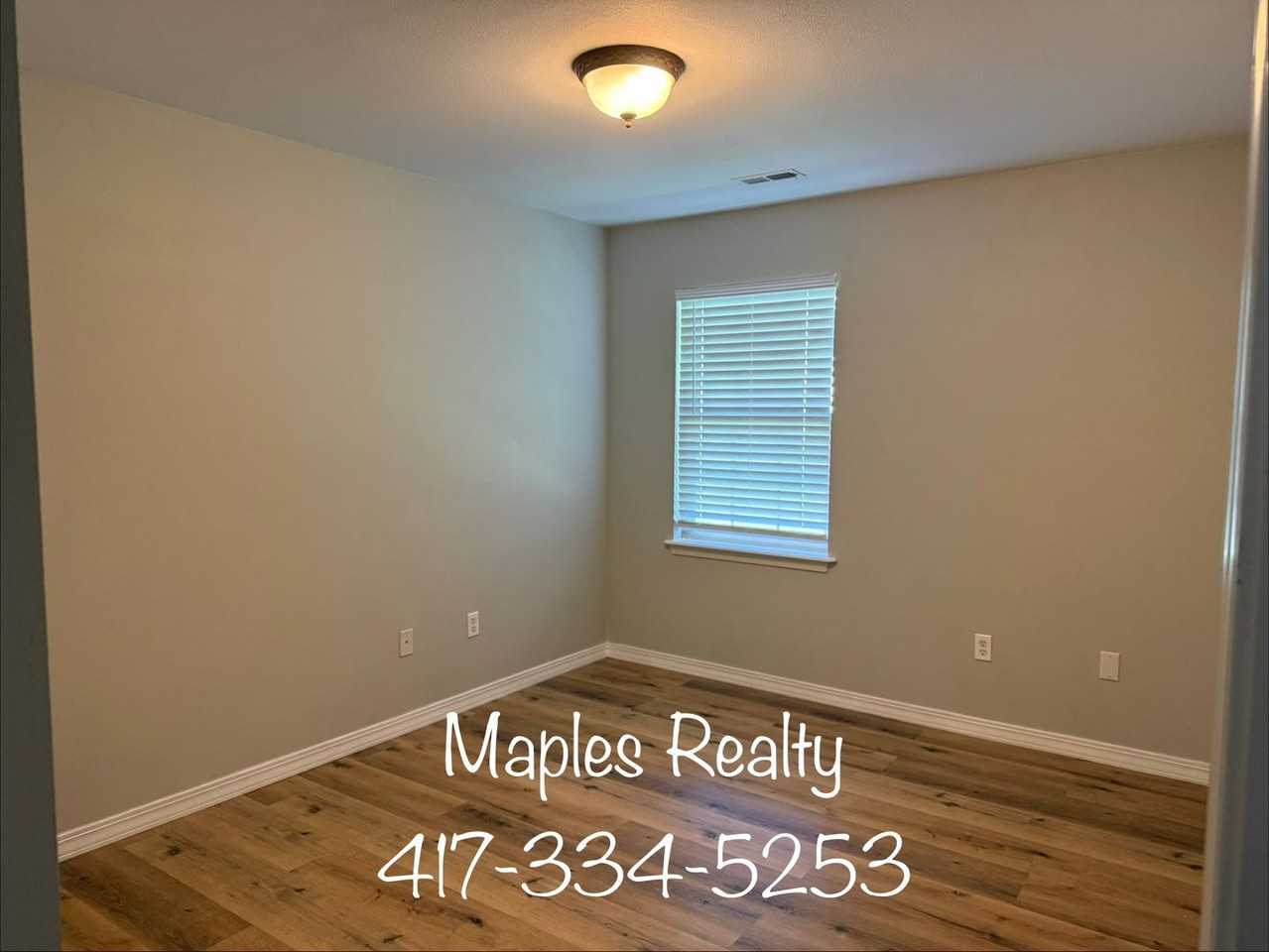 141 Scotch Pine Ct - Photo 4 of 36