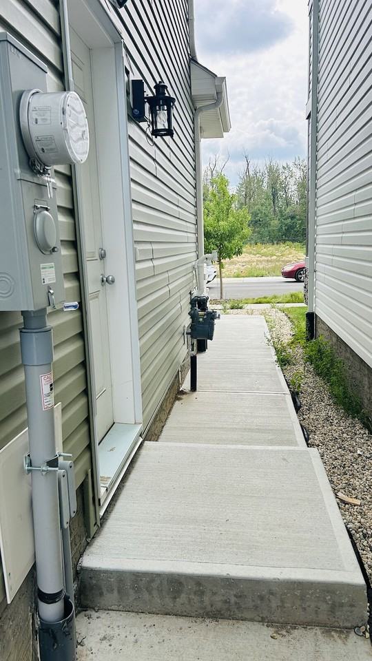 6340 175 Ave Nw - Photo 2 of 12