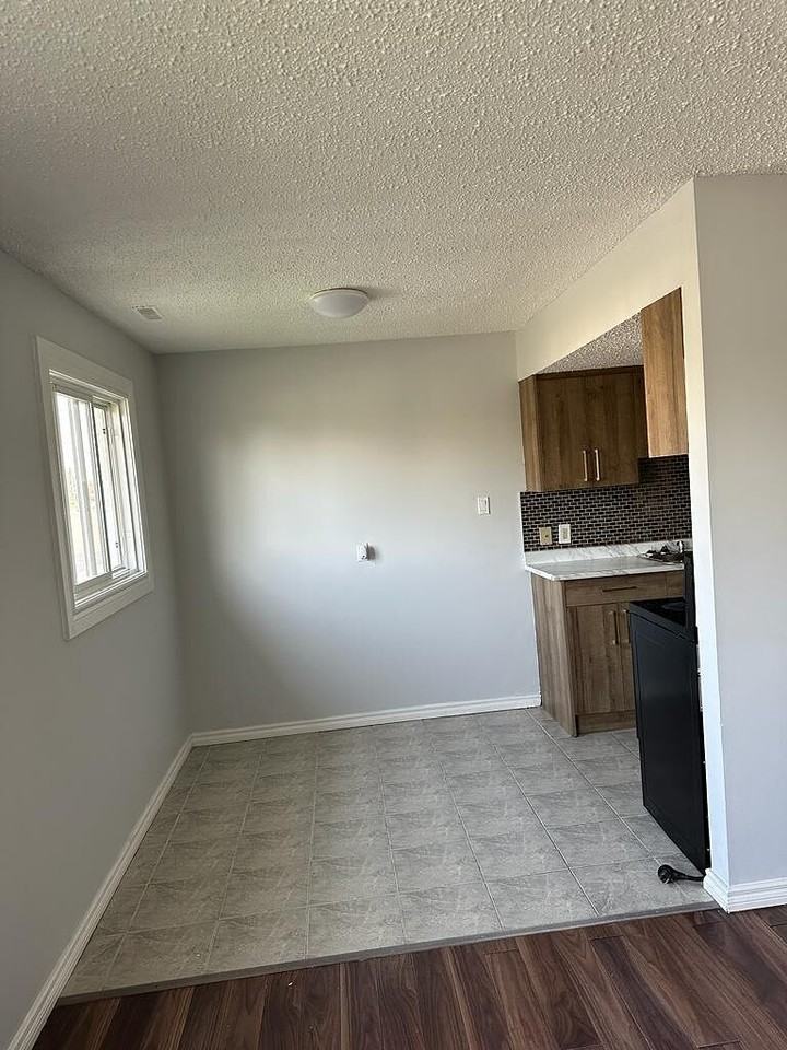 1398 Lakewood Rd W - Photo 6 of 22