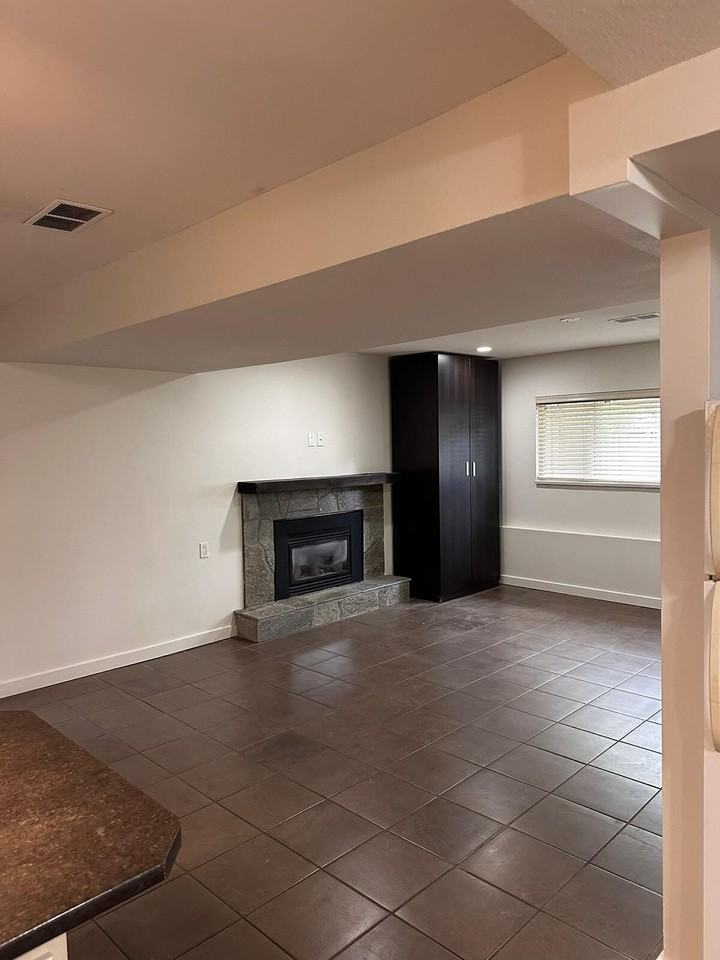 4907 202a St - Photo 2 of 13