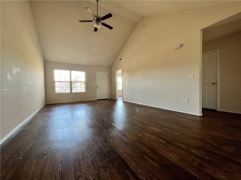 105 E Southpointe Ave - Photo 2 of 10