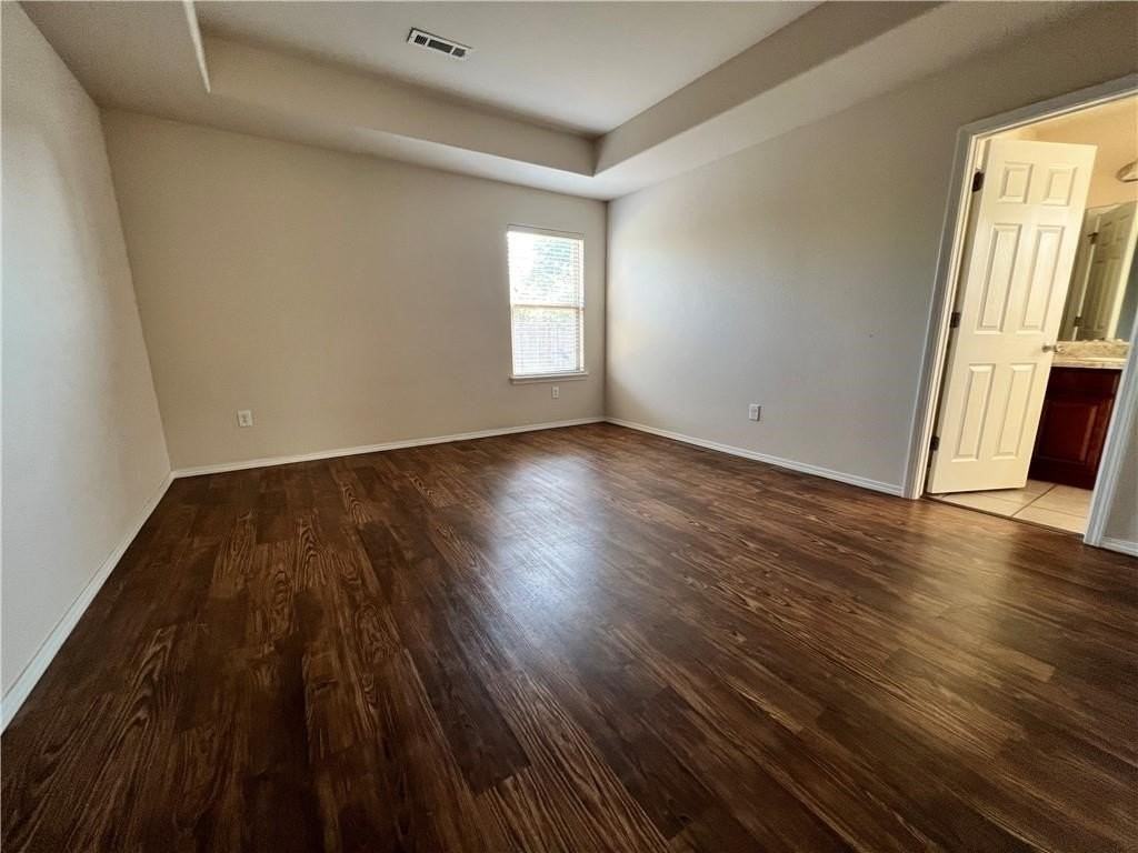105 E Southpointe Ave - Photo 4 of 10