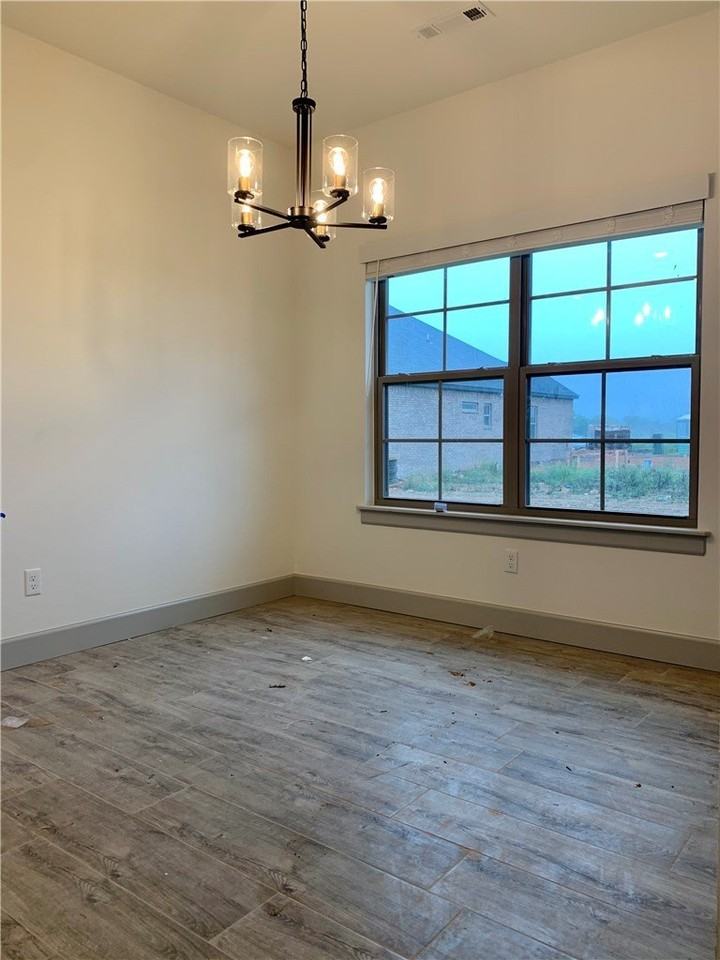 1036 Parker Ln - Photo 6 of 18