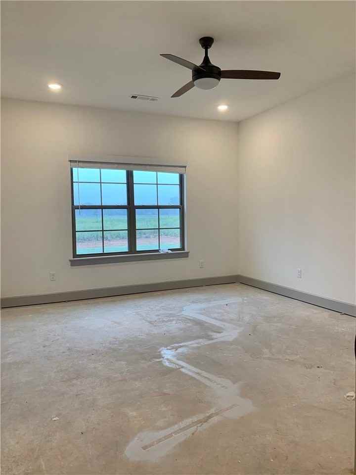 1036 Parker Ln - Photo 7 of 18