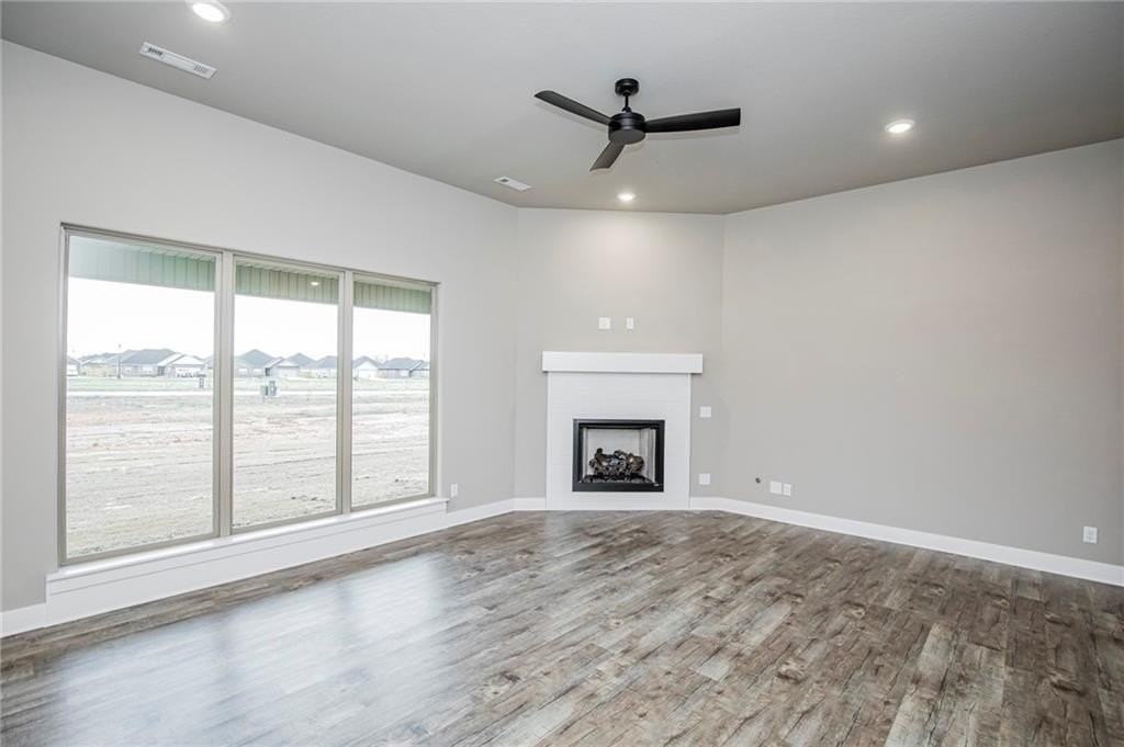 1048 Parker Ln - Photo 3 of 19