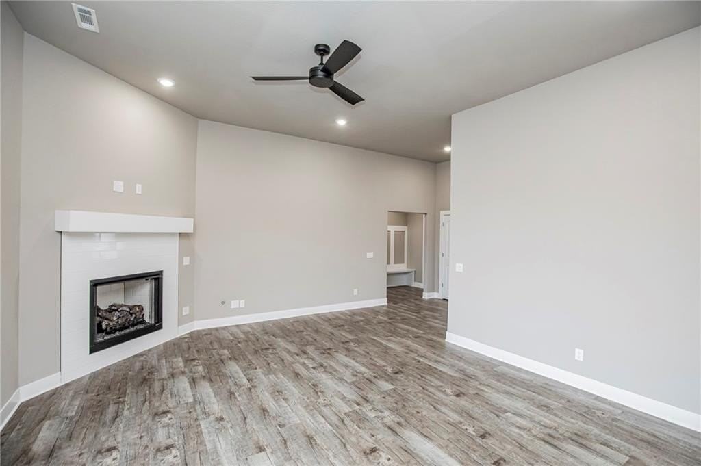 1048 Parker Ln - Photo 4 of 19