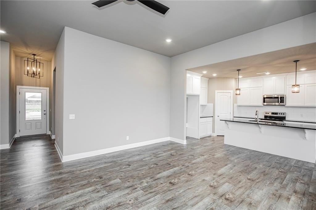 1048 Parker Ln - Photo 5 of 19