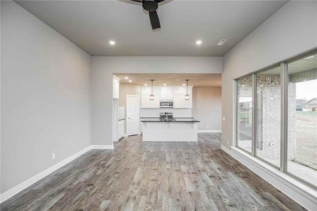 1048 Parker Ln - Photo 6 of 19