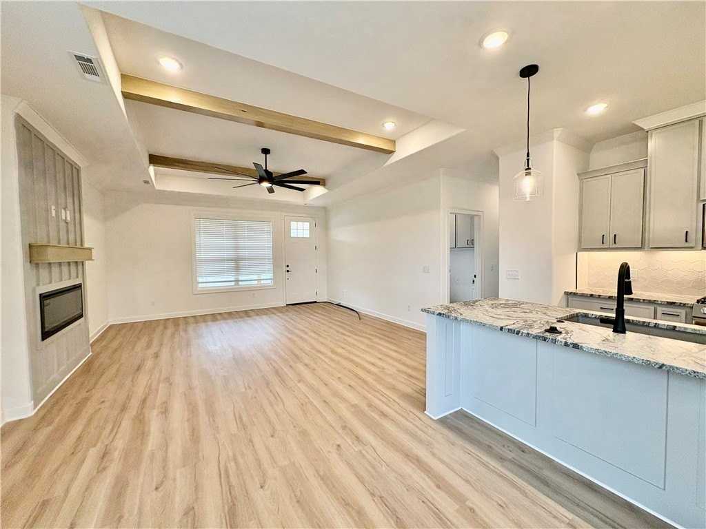 1808 Bugg St - Photo 3 of 12