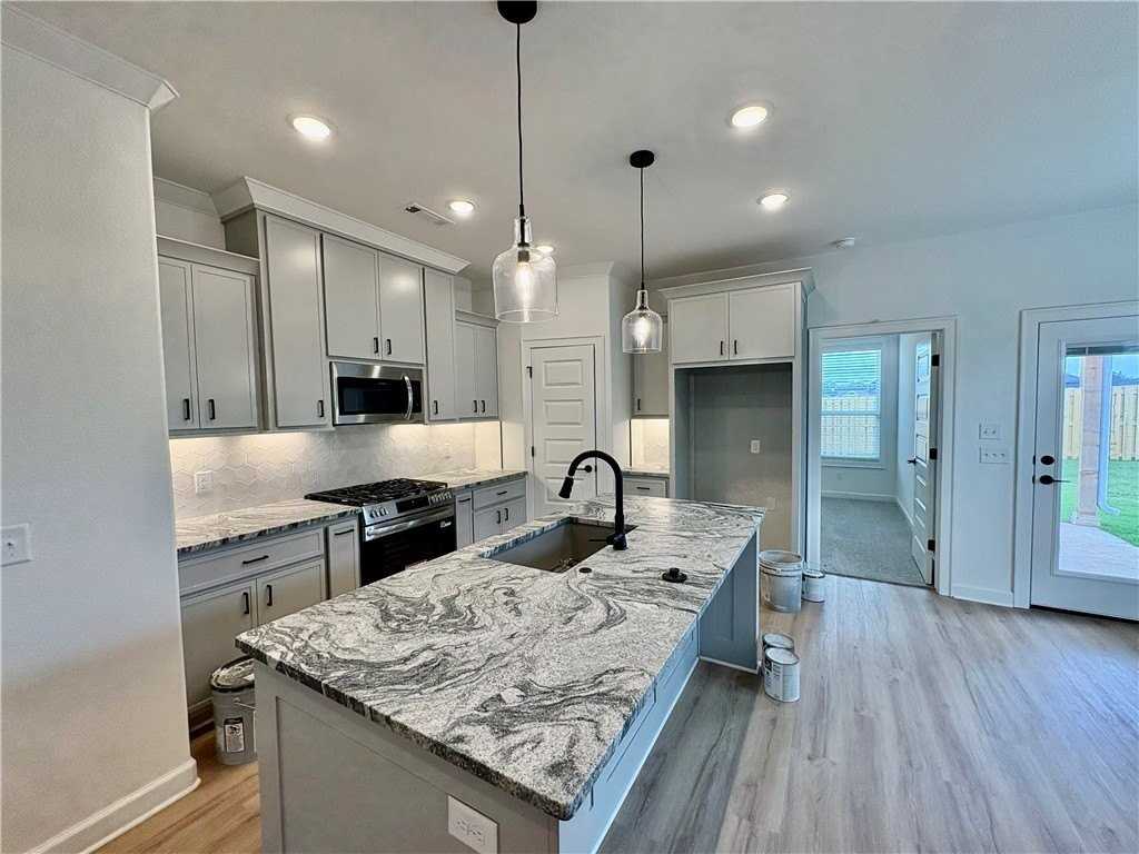 1808 Bugg St - Photo 4 of 12
