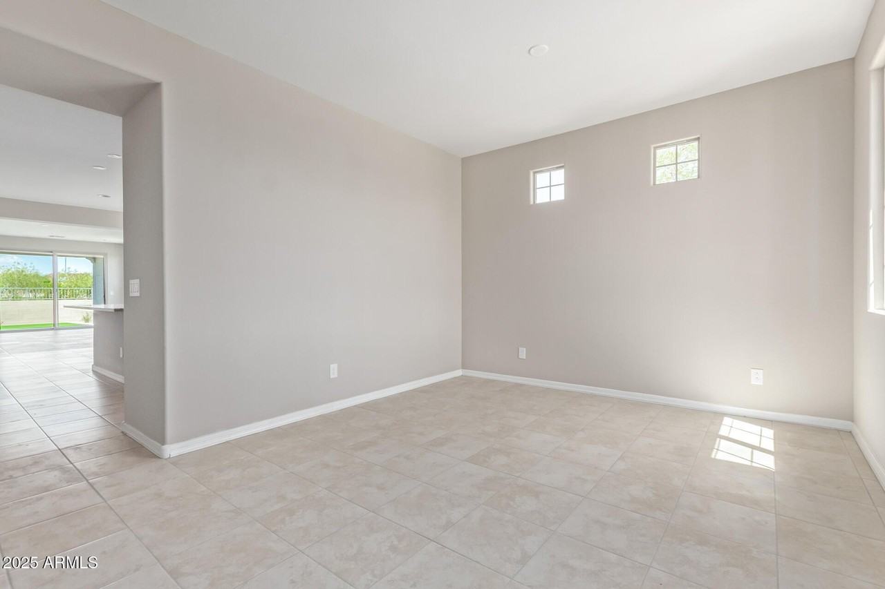8804 W Marshall Ave - Photo 4 of 31