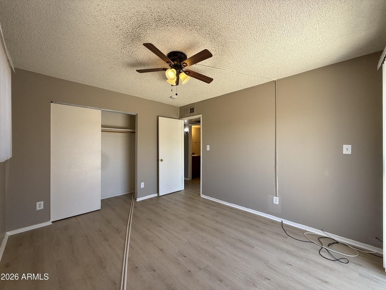 2201 W Belmont Ave #7 - Photo 4 of 11