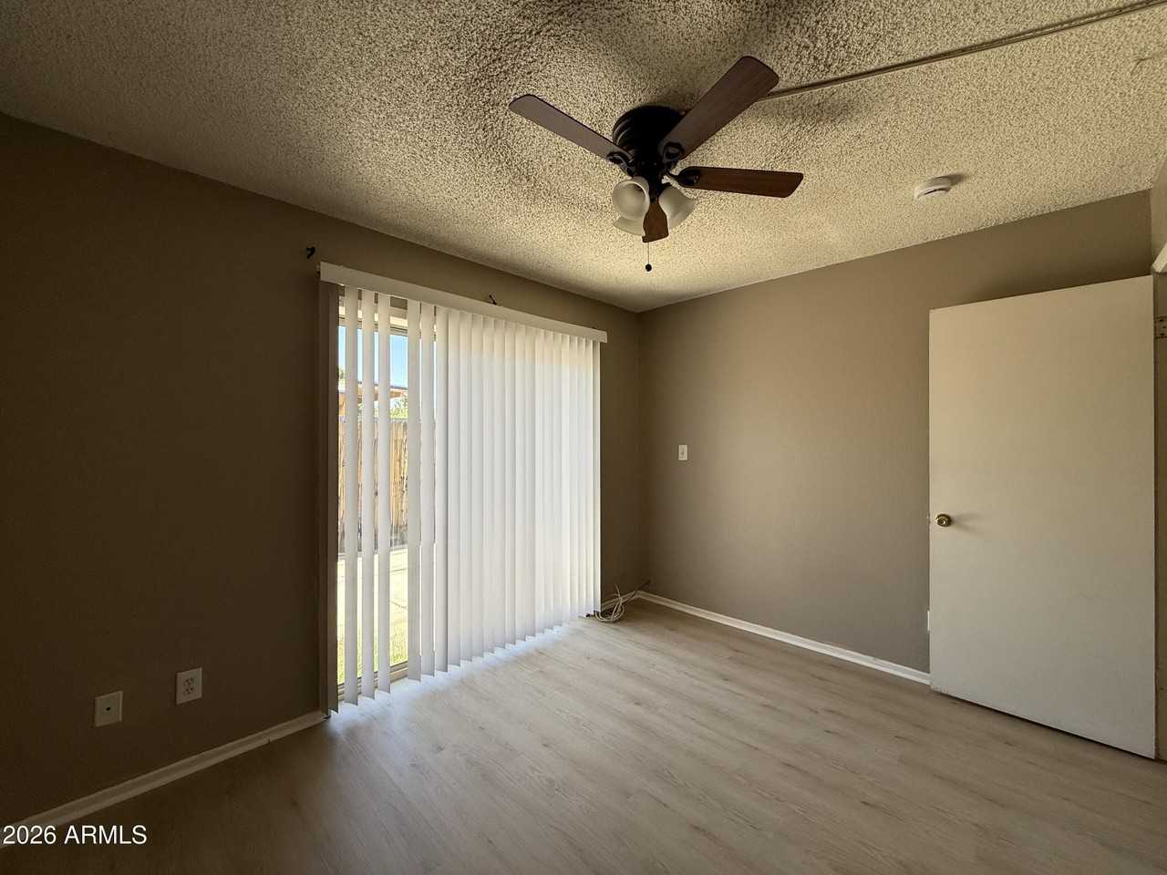 2201 W Belmont Ave #7 - Photo 5 of 11
