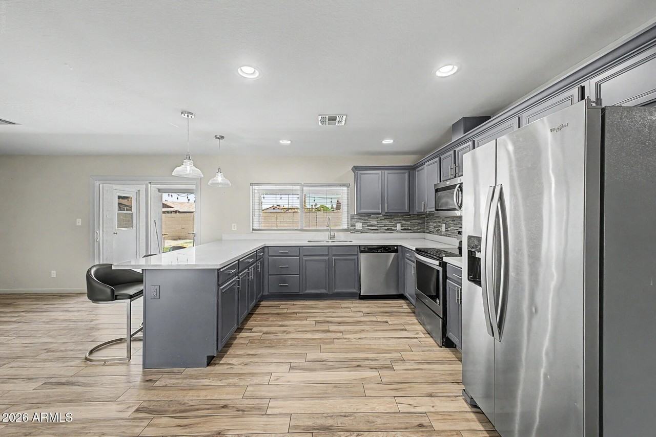 10217 N 37th Ave - Photo 7 of 26