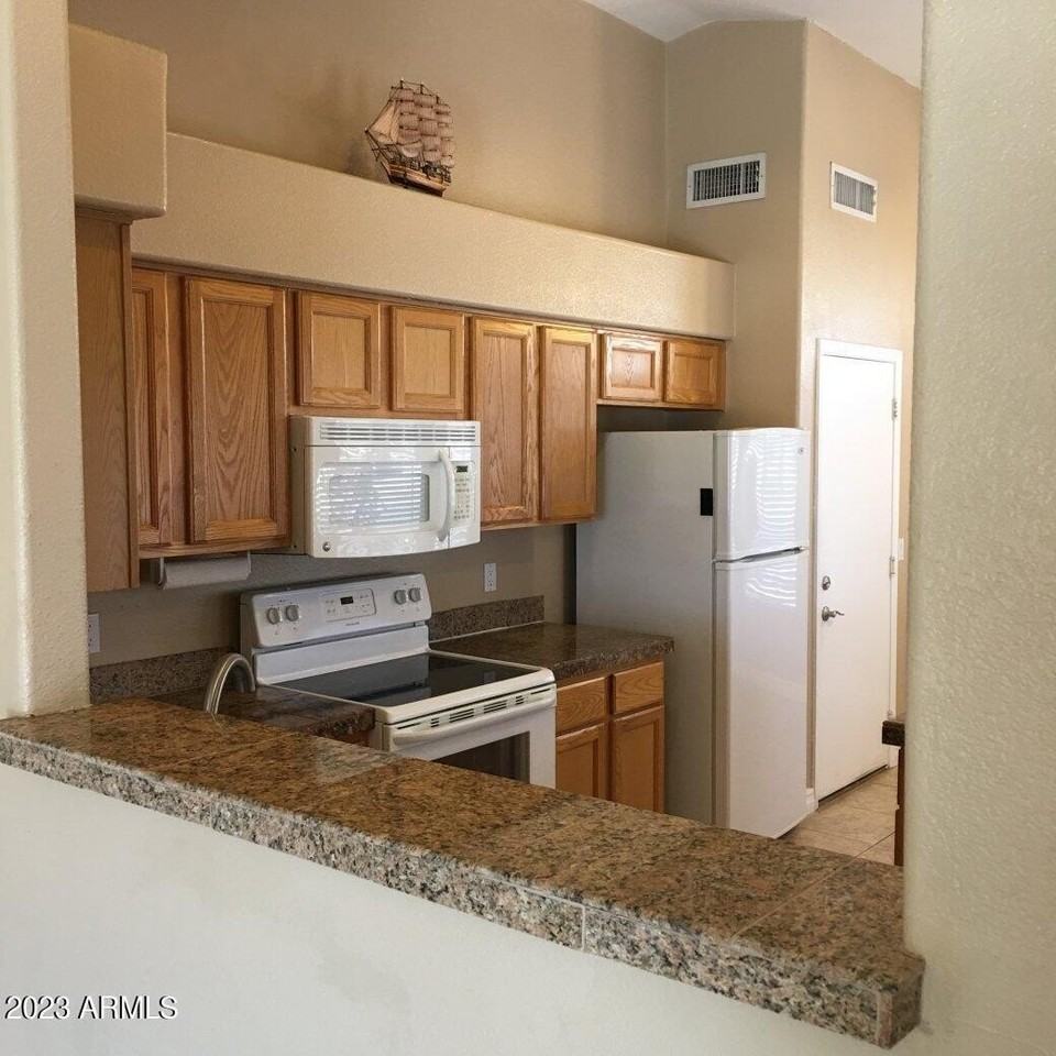 623 W Greentree Dr - Photo 3 of 16