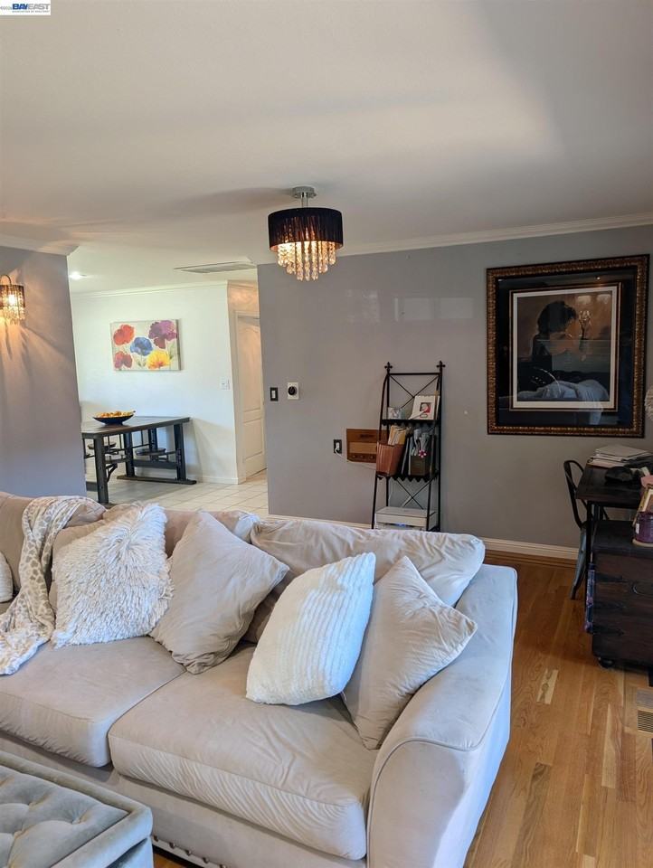 4017 Silver St - Photo 5 of 11