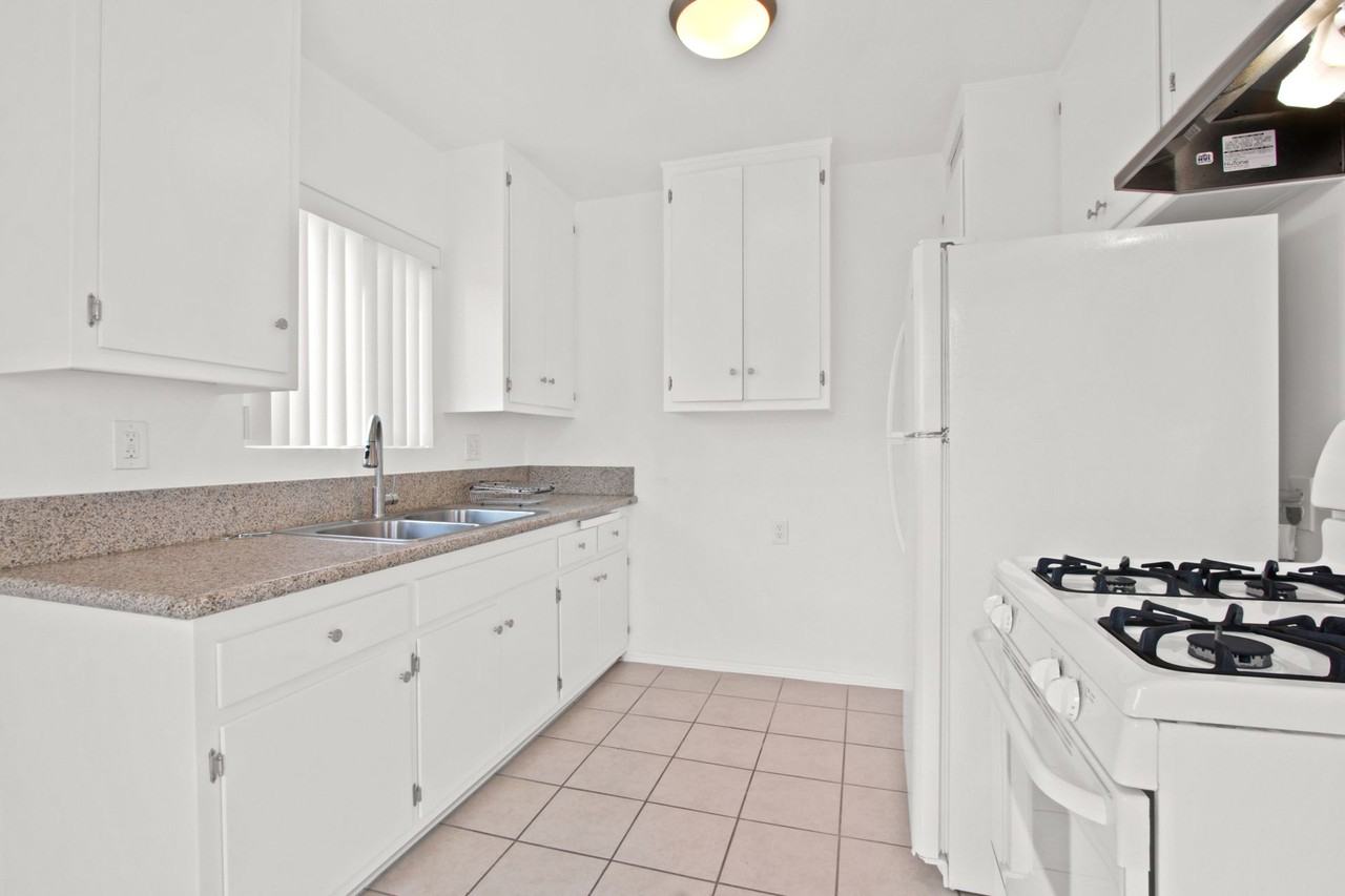 1531 Harvard St in Santa Monica - Photo 2 of 3