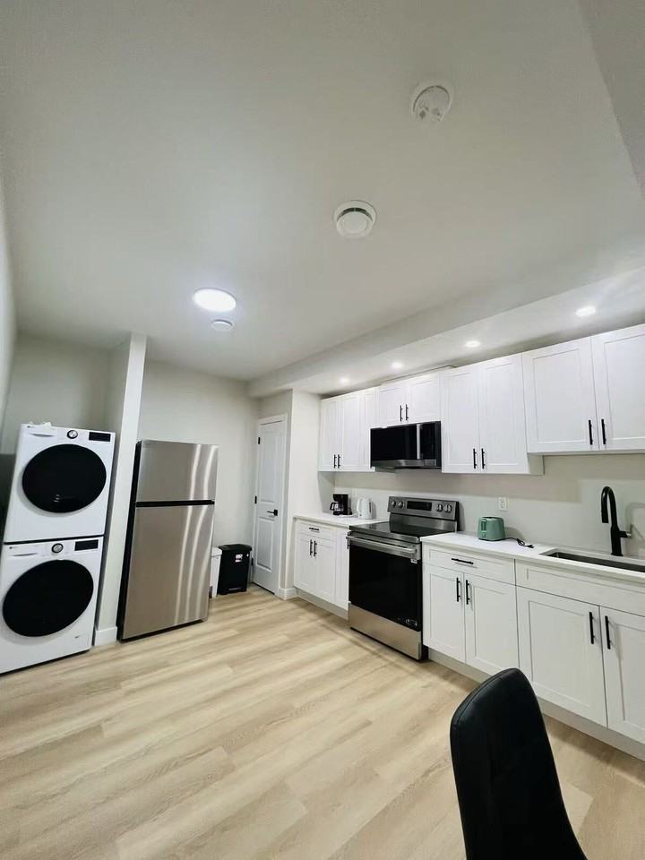 10635 84 Ave Nw - Photo 6 of 8