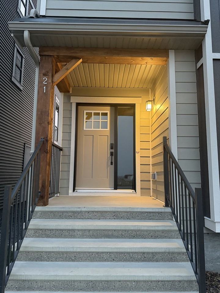 21 Wild Rose Way Se - Photo 2 of 27