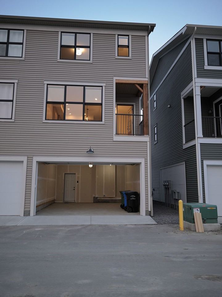 21 Wild Rose Way Se - Photo 3 of 27