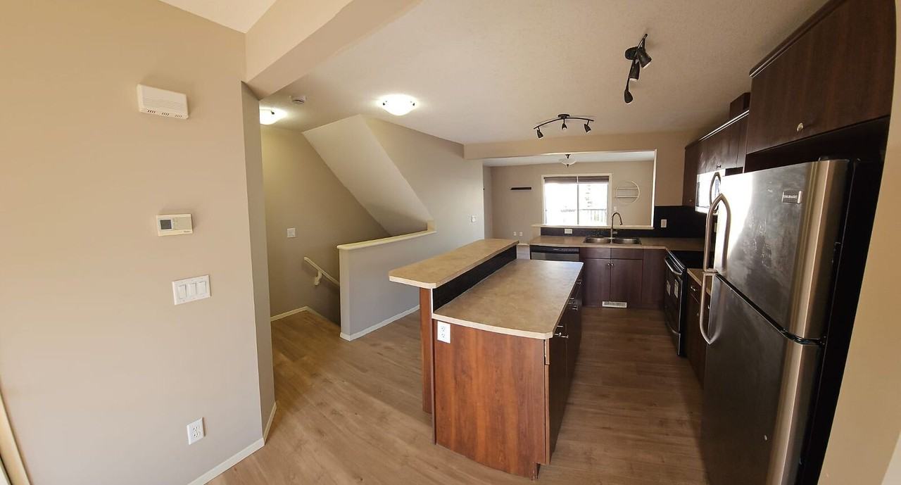 3751 12 St Nw - Photo 3 of 17