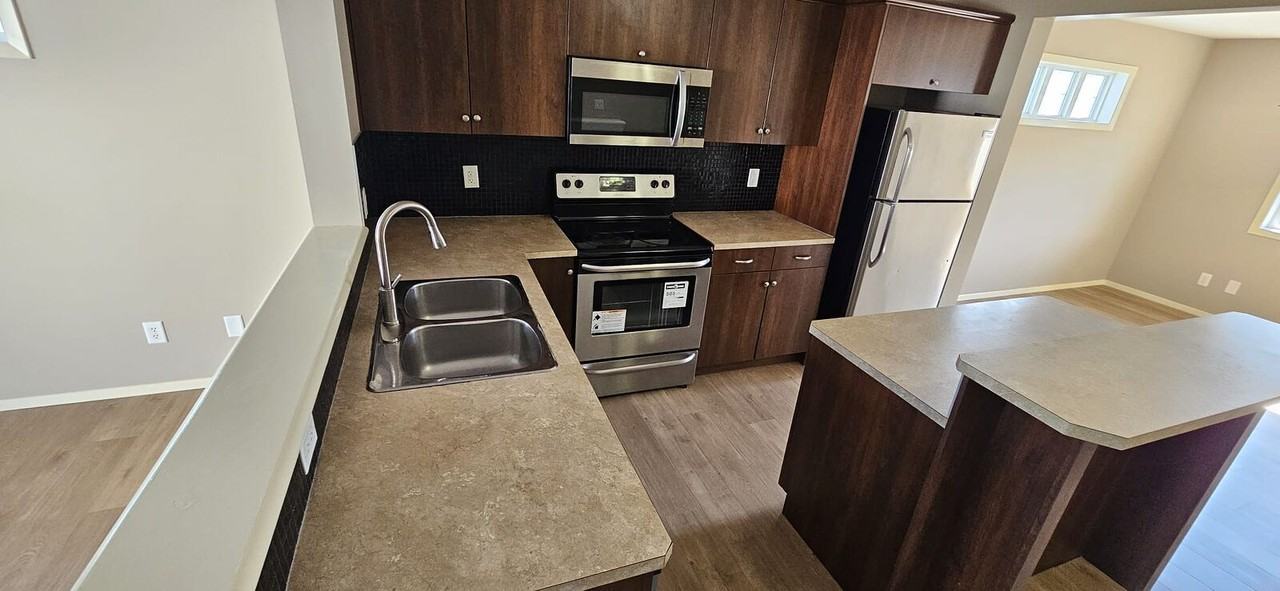 3751 12 St Nw - Photo 4 of 17