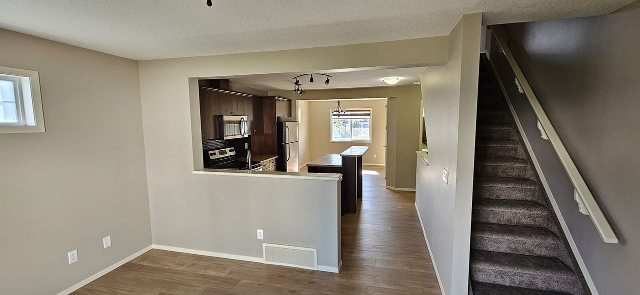 3751 12 St Nw - Photo 5 of 17
