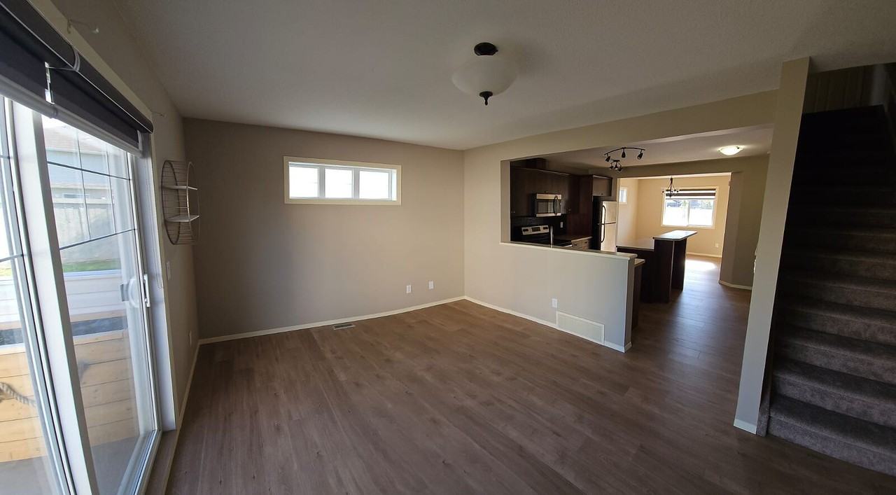 3751 12 St Nw - Photo 6 of 17