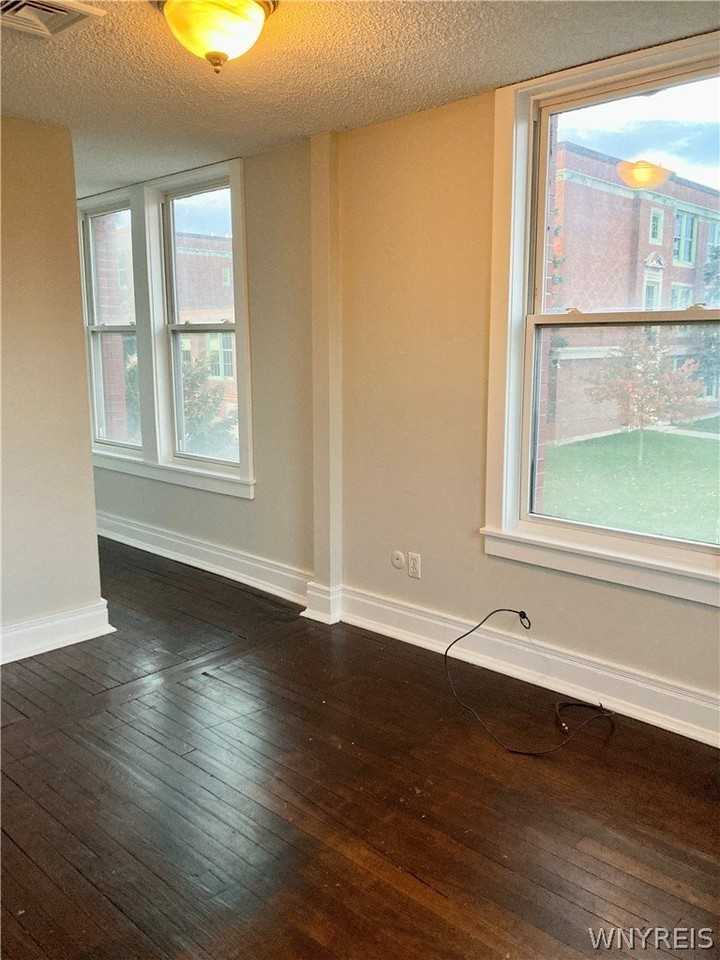 294 S Elmwood Ave #4 - Photo 5 of 10