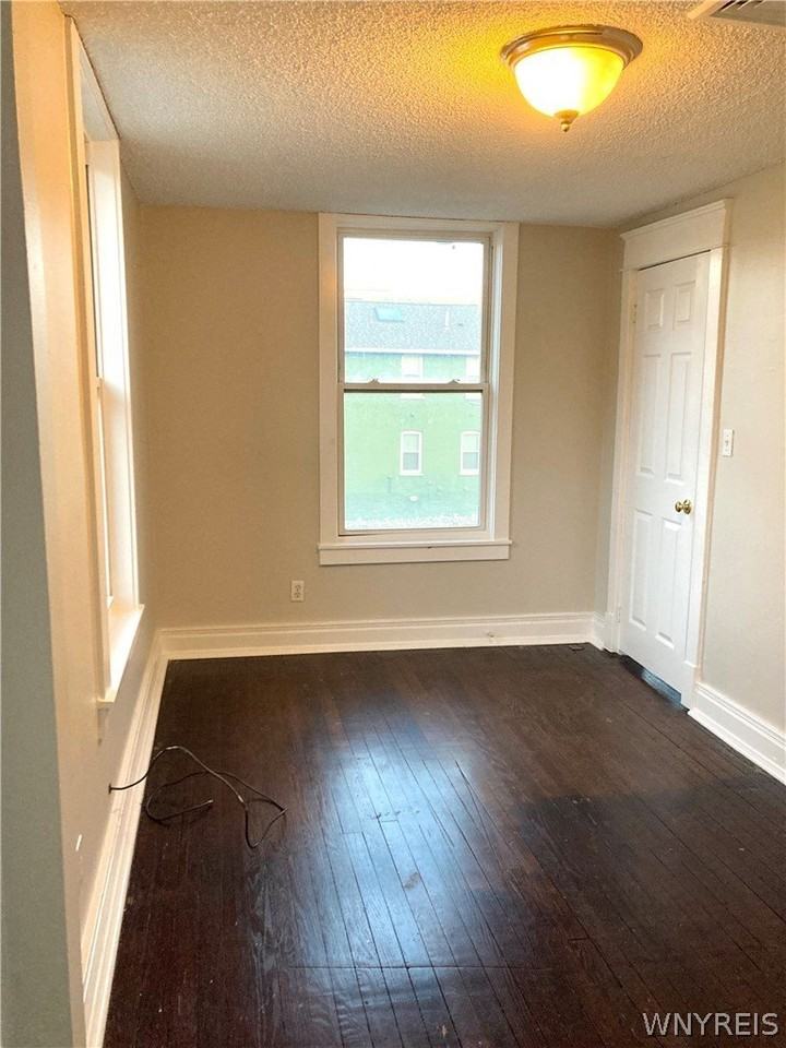 294 S Elmwood Ave #4 - Photo 6 of 10