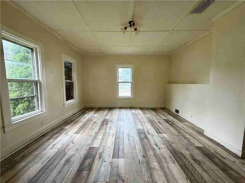 1320 Grand Central Ave - Photo 3 of 9