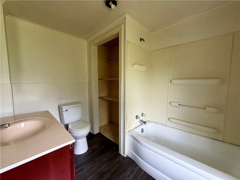1320 Grand Central Ave - Photo 5 of 9