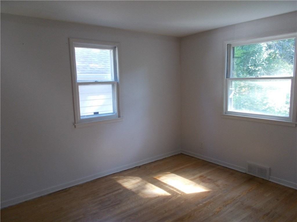 70 Woodhill Dr - Photo 4 of 11