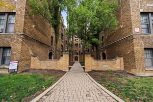 2348 W Addison St #D1 - Photo 1 of 1