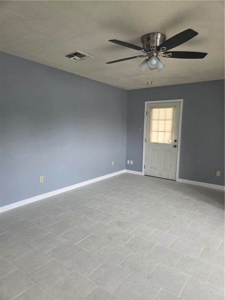 130 Green Trail Dr - Photo 3 of 14
