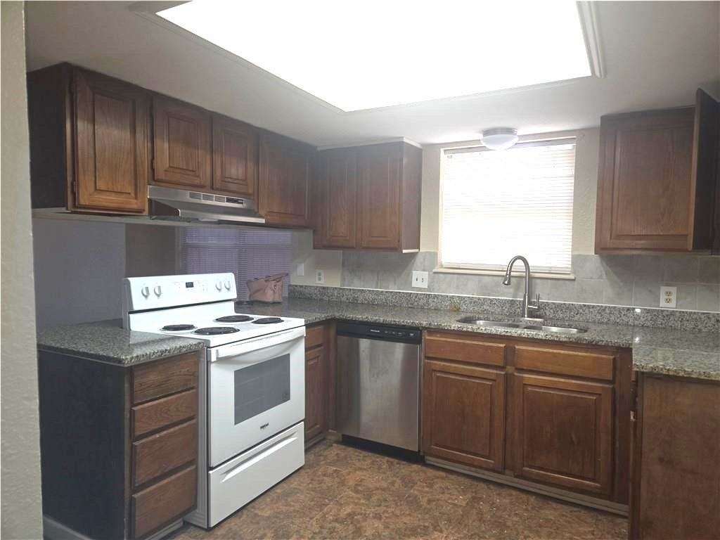 3734 Honey Creek Dr - Photo 5 of 16