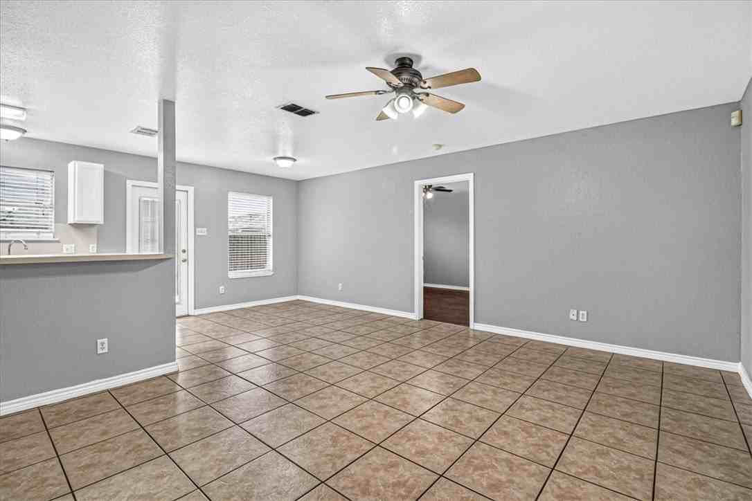 6810 Blue Skyway Dr - Photo 3 of 40
