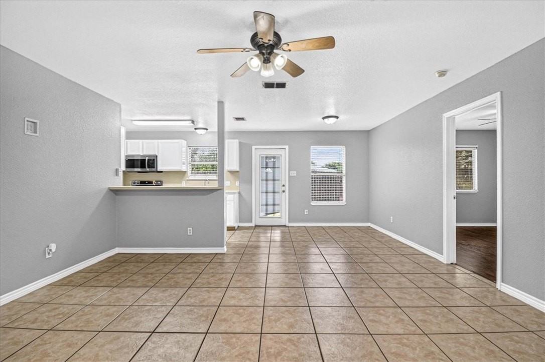6810 Blue Skyway Dr - Photo 4 of 40