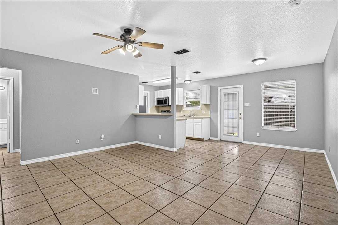 6810 Blue Skyway Dr - Photo 5 of 40