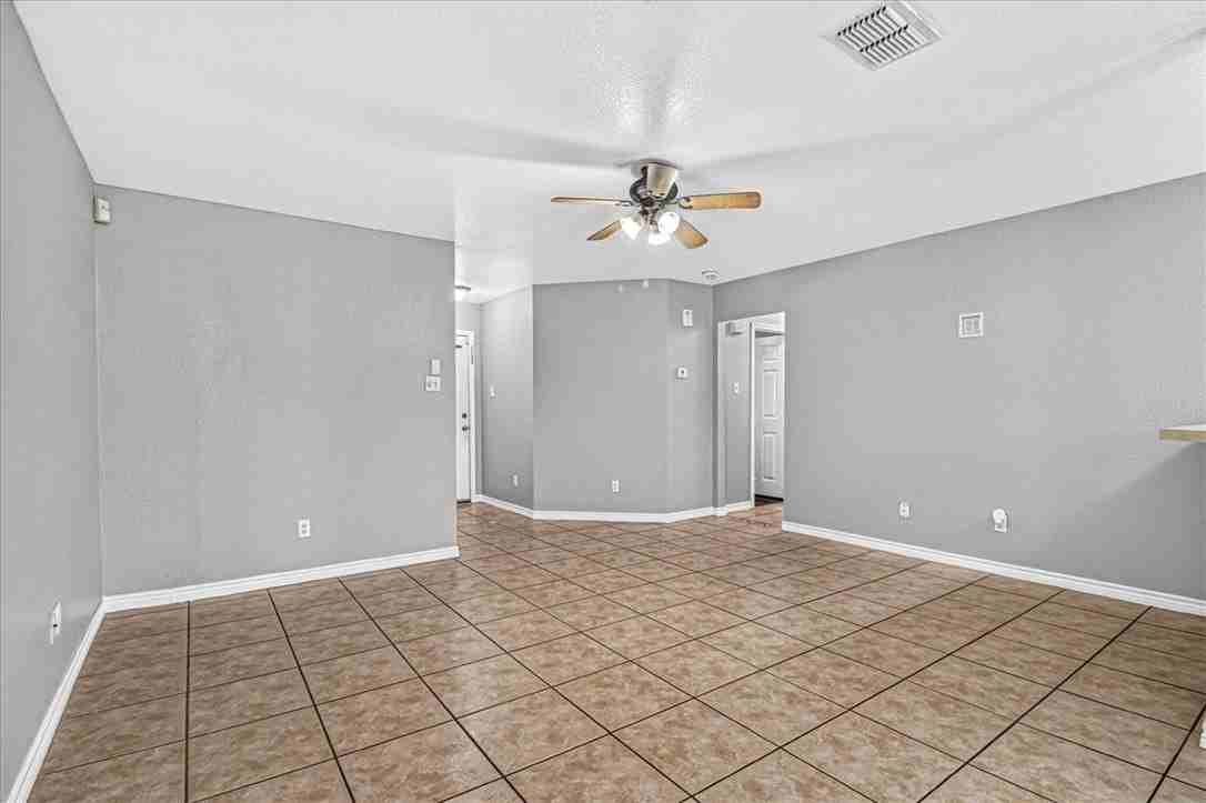 6810 Blue Skyway Dr - Photo 6 of 40