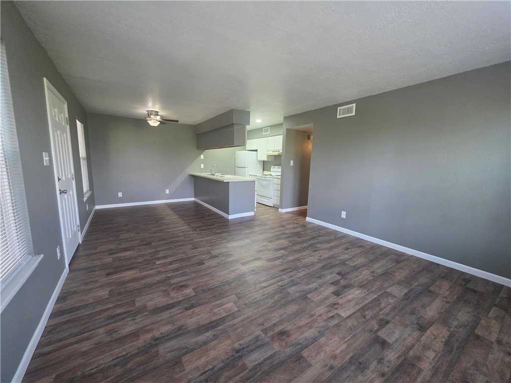 659 Redwood Ave #759-2 - Photo 2 of 12