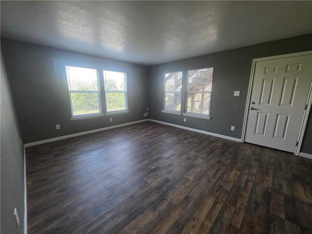 659 Redwood Ave #759-2 - Photo 3 of 12