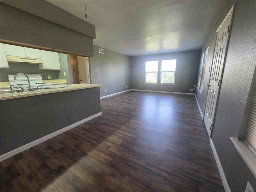 659 Redwood Ave #759-2 - Photo 5 of 12