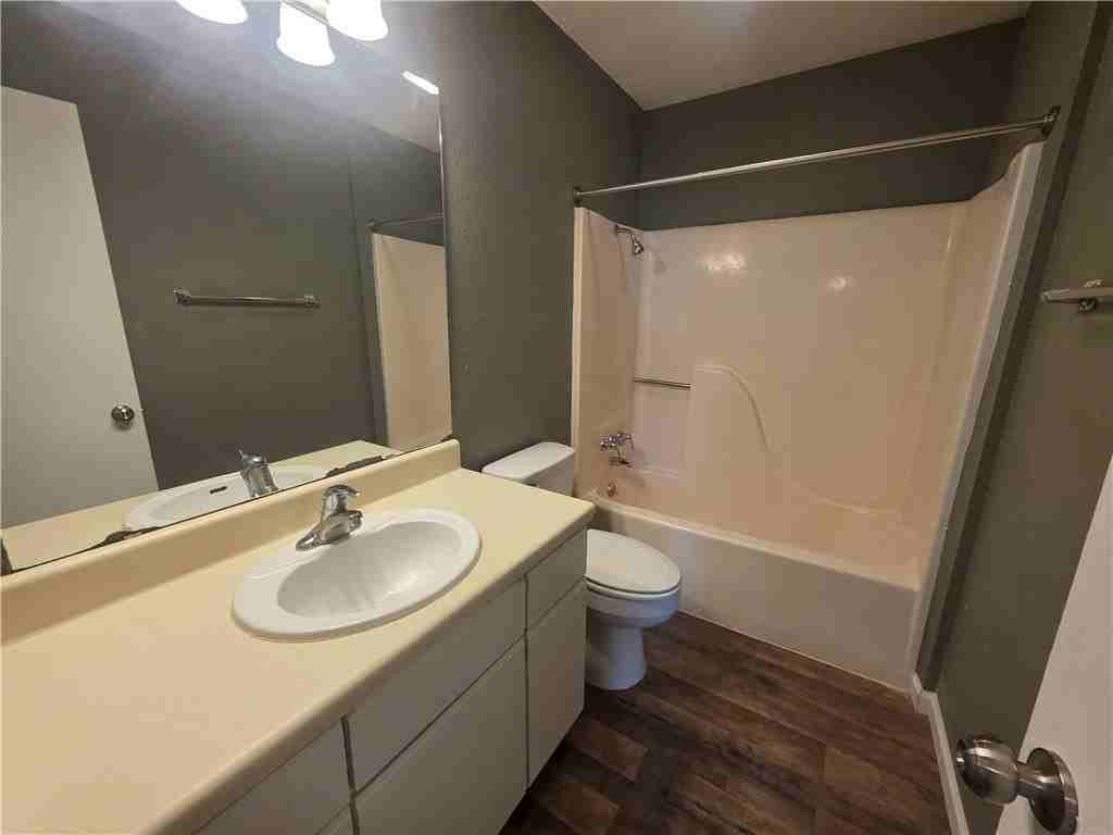 659 Redwood Ave #759-2 - Photo 7 of 12