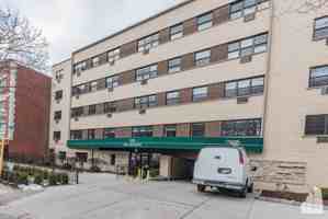 featured image of 530 W Surf St #206