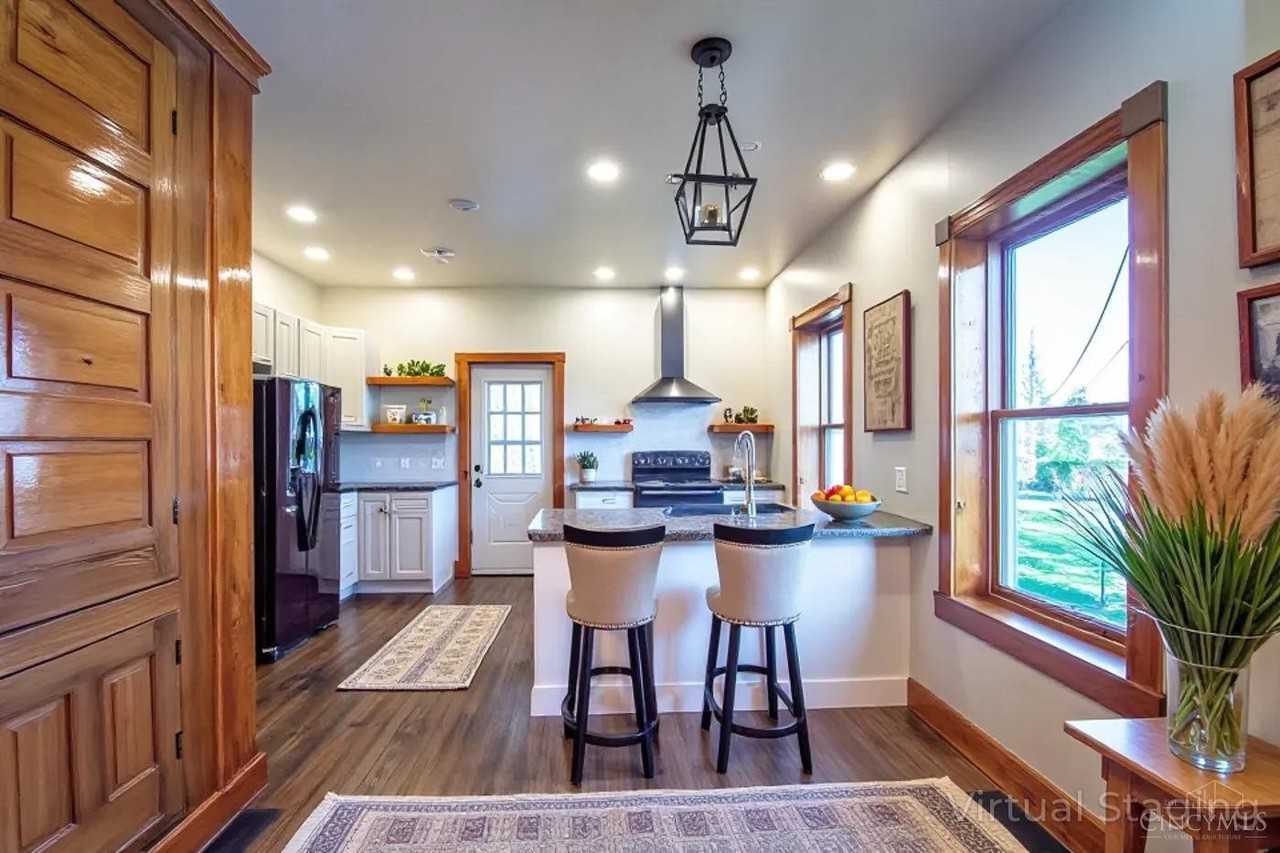 117 Montgomery Ave - Photo 6 of 50