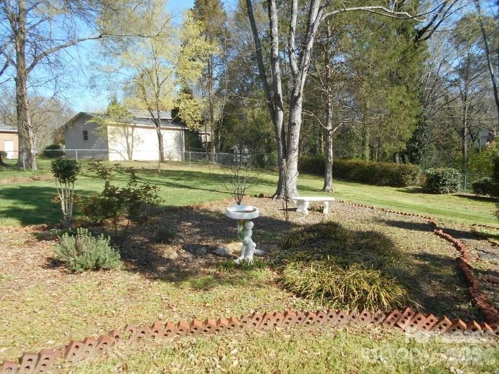 1330 E Barden Rd - Photo 6 of 28